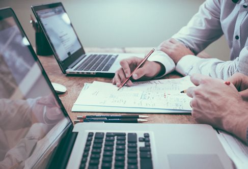 Apprenticeships using computers, photo by Helloquence on Unsplash