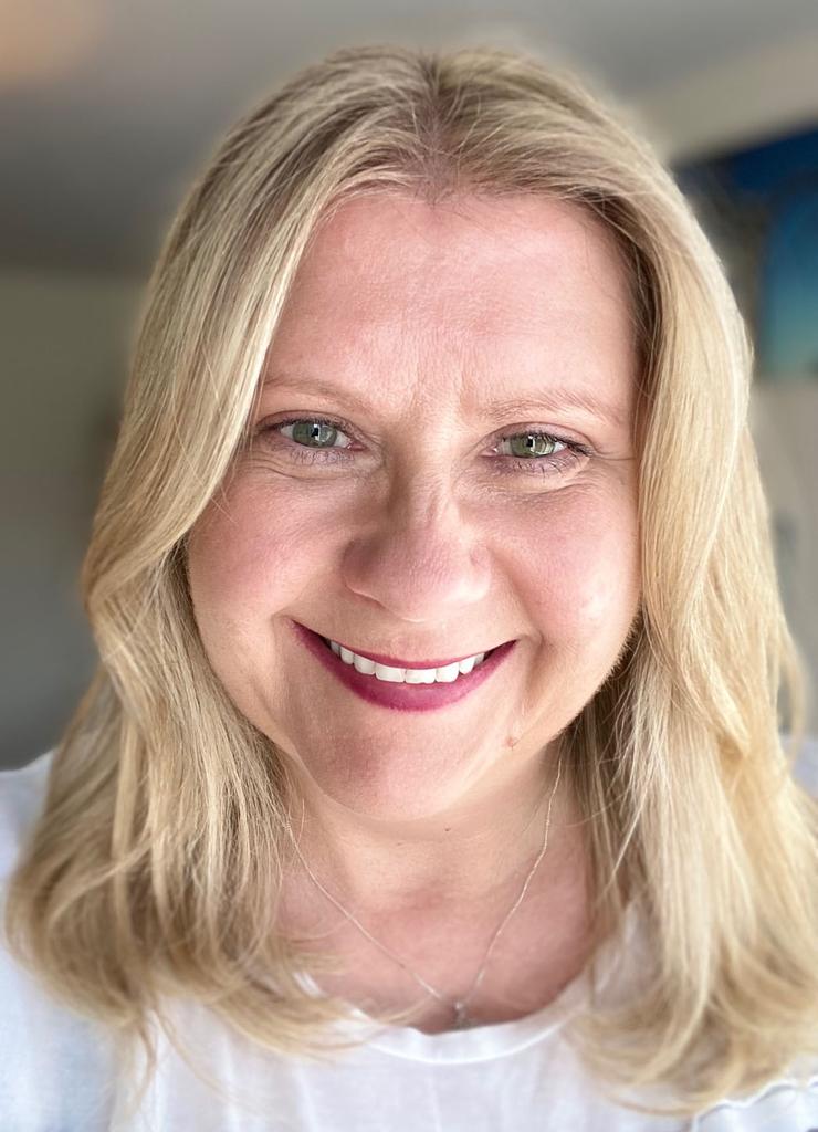 Profile photo for Julie Rae